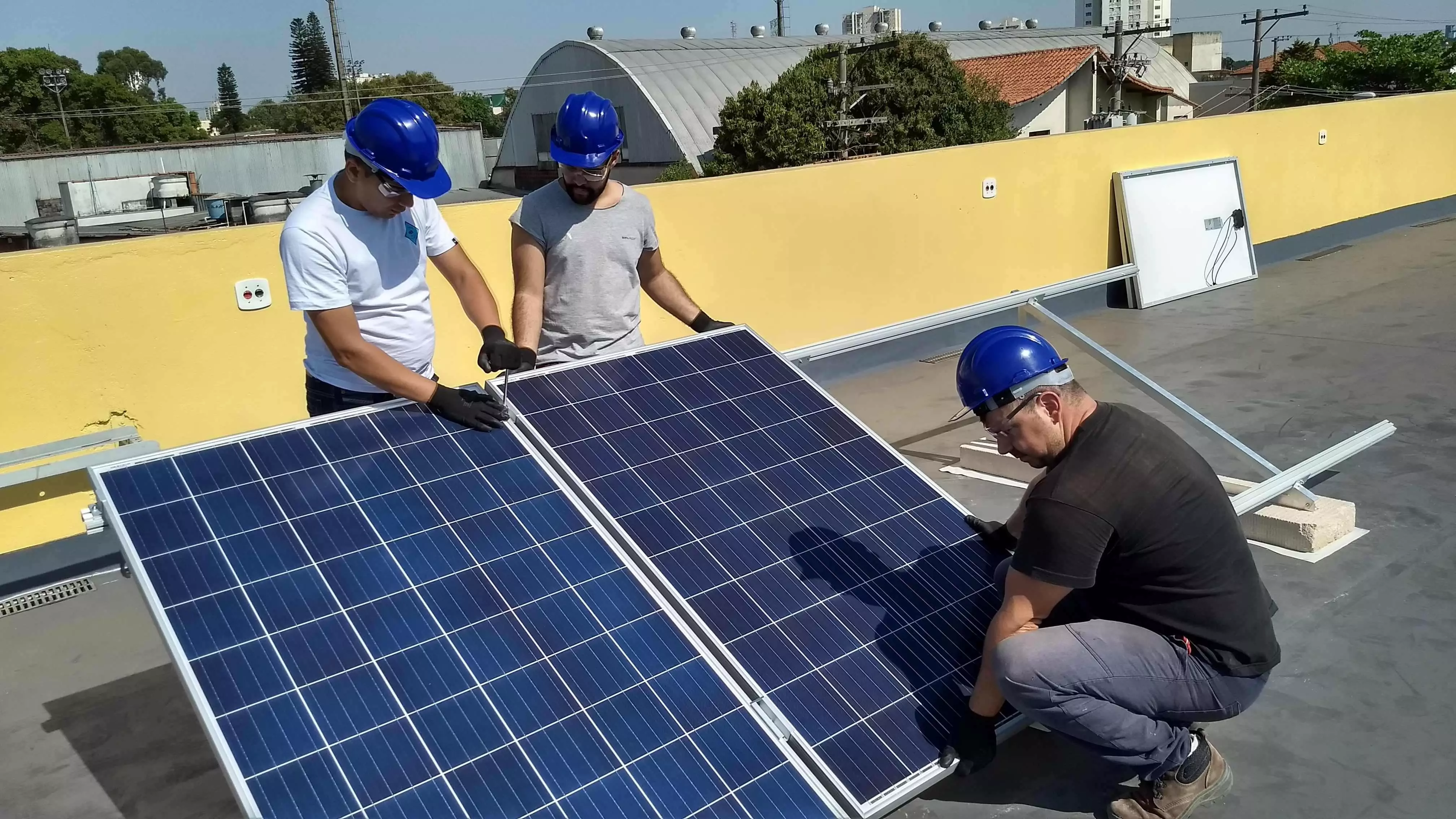 Instalação de Energia Solar Fotovoltaica em índustrias - 1
